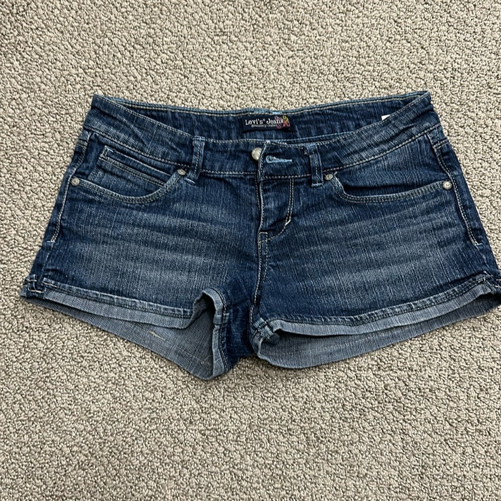 Women’s low rise shorts